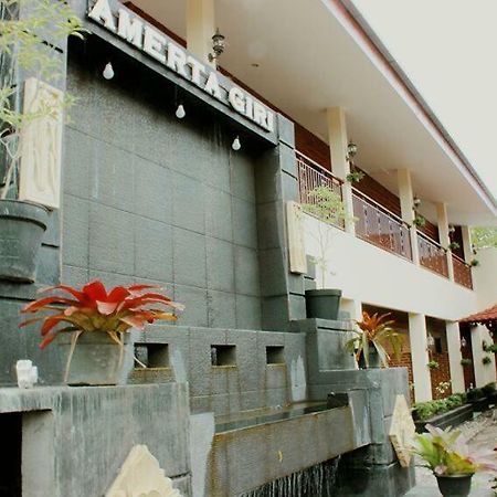 Amerta Giri Guest House Вонособо Экстерьер фото