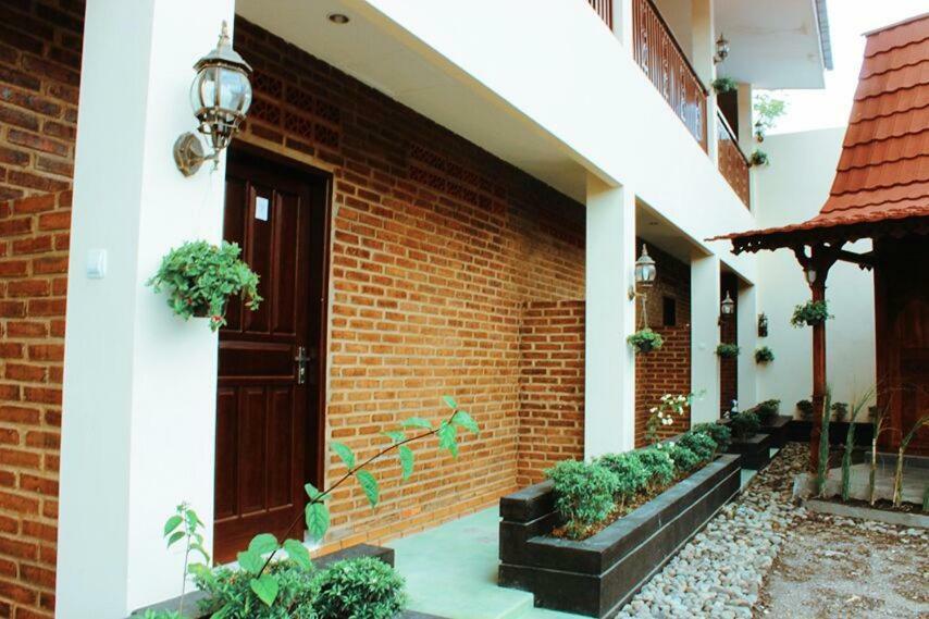 Amerta Giri Guest House Вонособо Экстерьер фото