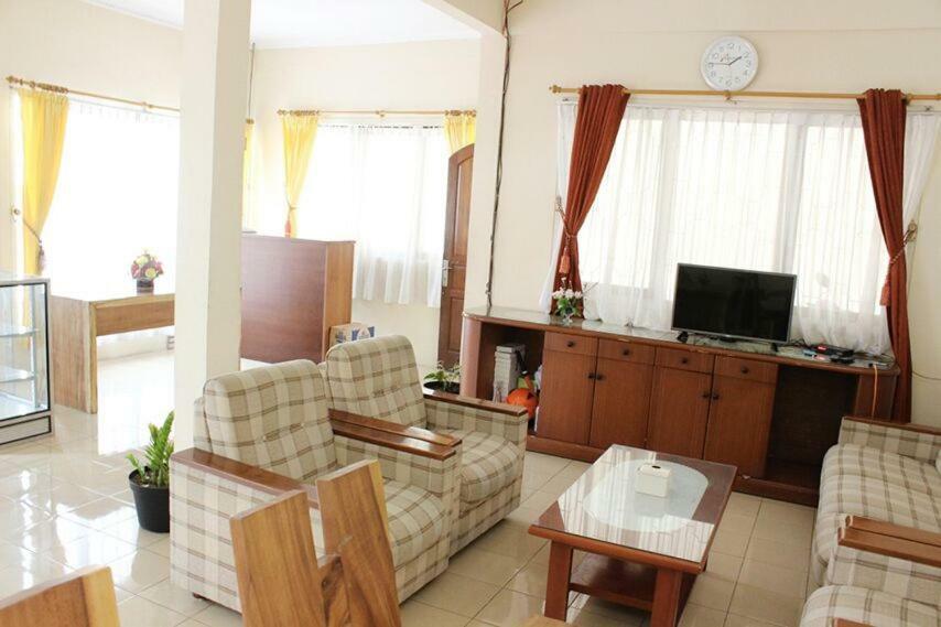Amerta Giri Guest House Вонособо Экстерьер фото