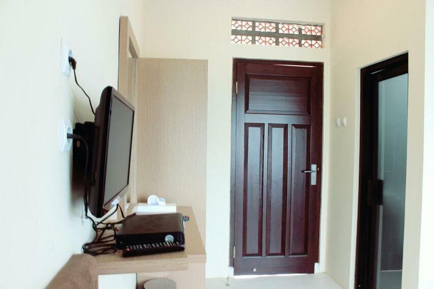 Amerta Giri Guest House Вонособо Экстерьер фото