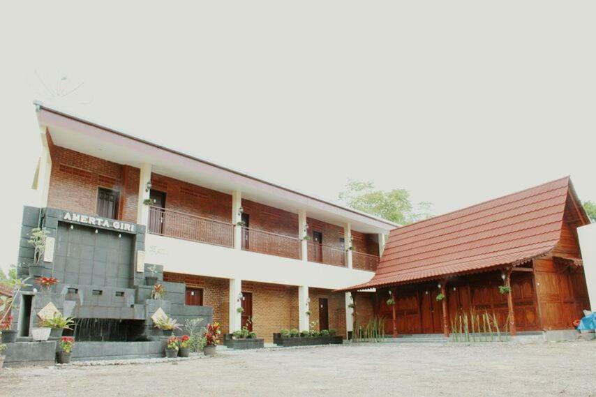 Amerta Giri Guest House Вонособо Экстерьер фото