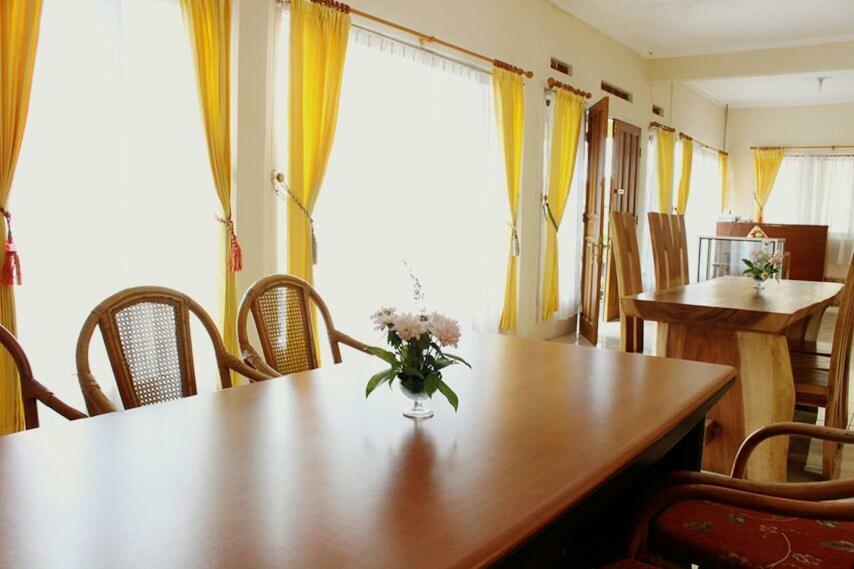 Amerta Giri Guest House Вонособо Экстерьер фото
