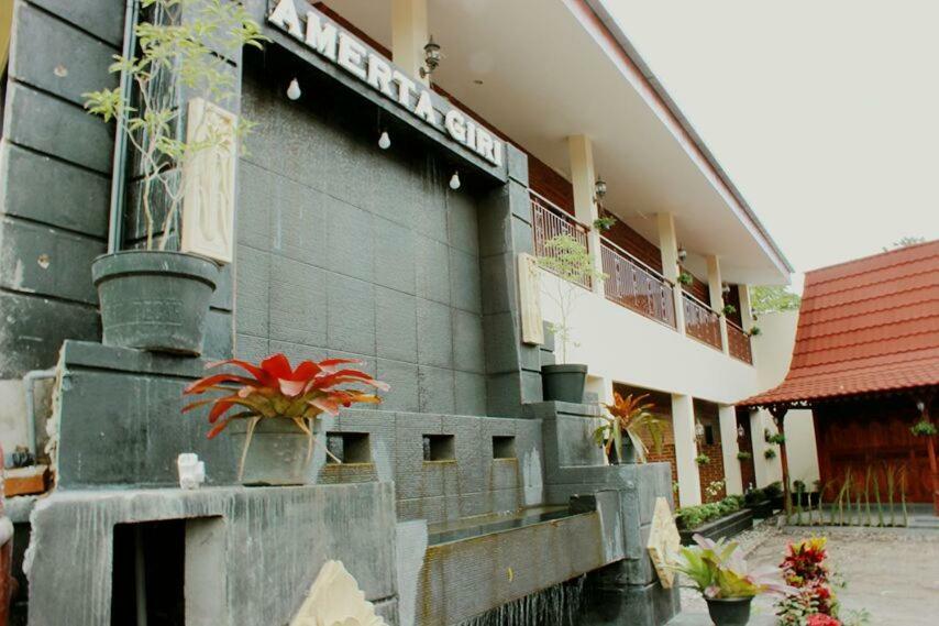 Amerta Giri Guest House Вонособо Экстерьер фото