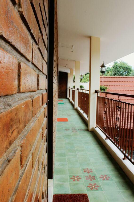 Amerta Giri Guest House Вонособо Экстерьер фото